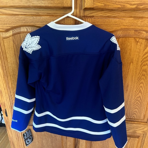 Official NHL Reebok Medium Women’s Maple Leafs Jersey. Brand new, with tags. - Picture 5 of 7